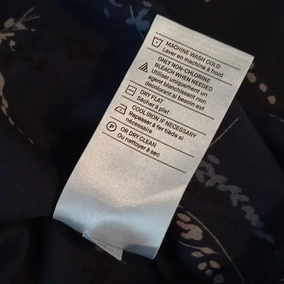 🔥🔥🔥Vince Spring navy blue floral henley blouse S - Picture 10 of 12